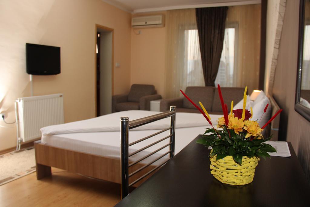 Garni Hotel Rile Men Ni Habitación foto