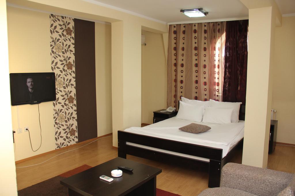 Garni Hotel Rile Men Ni Habitación foto