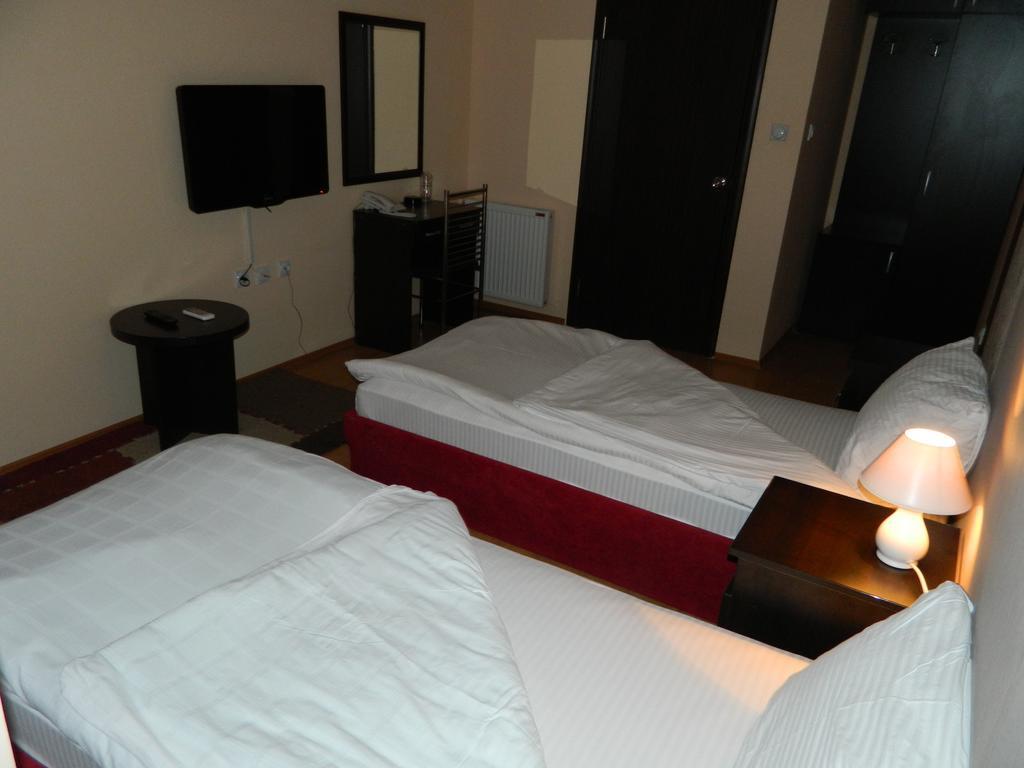 Garni Hotel Rile Men Ni Habitación foto