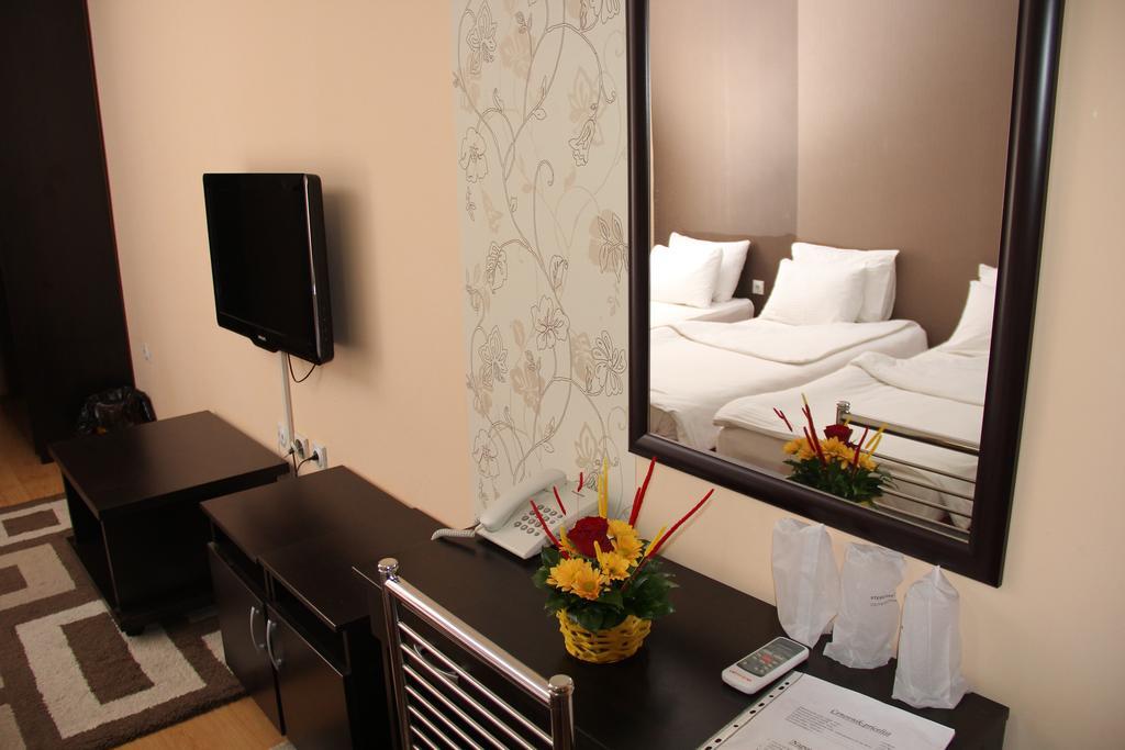 Garni Hotel Rile Men Ni Habitación foto