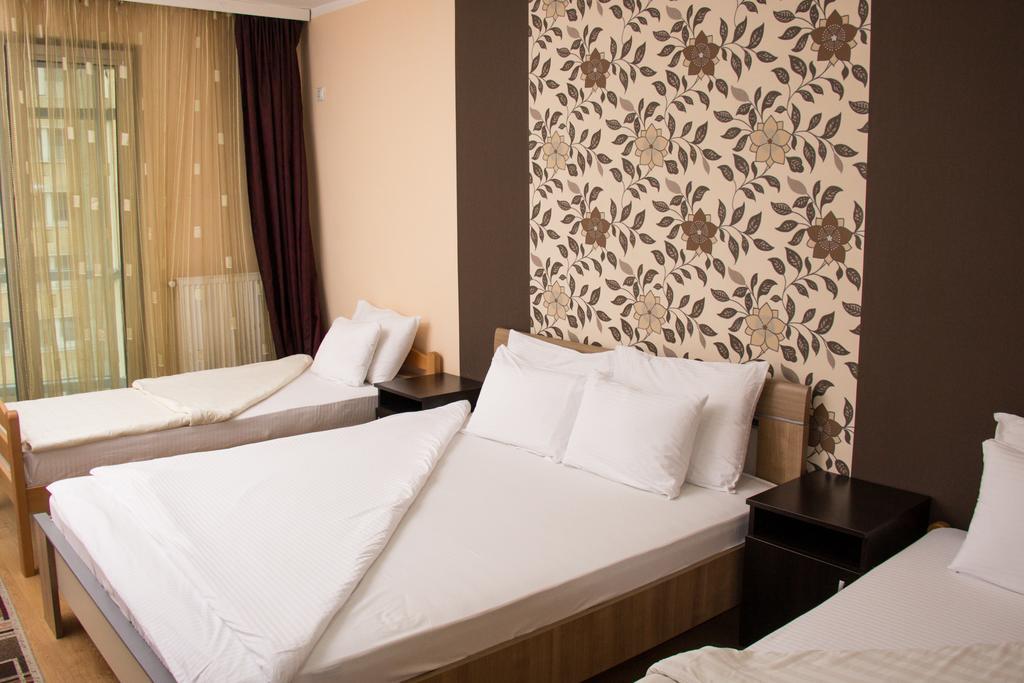 Garni Hotel Rile Men Ni Habitación foto