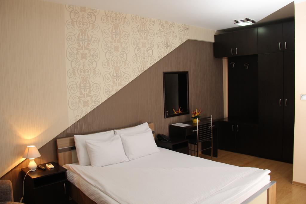 Garni Hotel Rile Men Ni Habitación foto